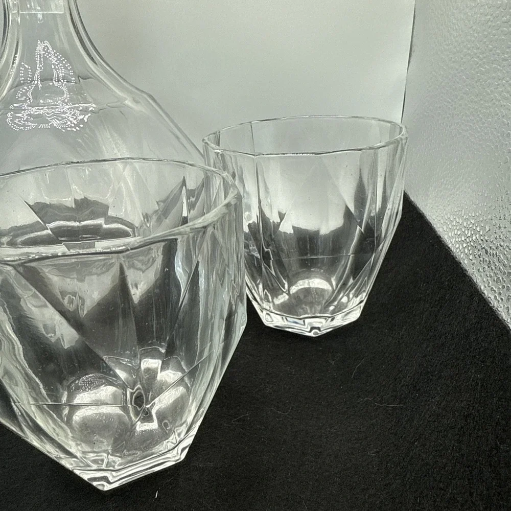 Finedine 6 Pieces Set In Luxury Gift Box Decanter W/ Lid And 4 Whiskey Glasses